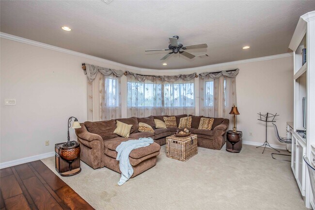 Building Photo - 25219 Hideaway Run Dr