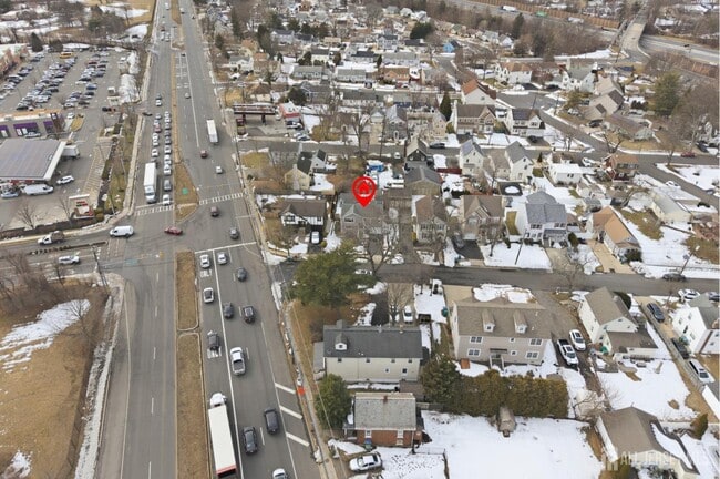 Building Photo - 6 Cherry St