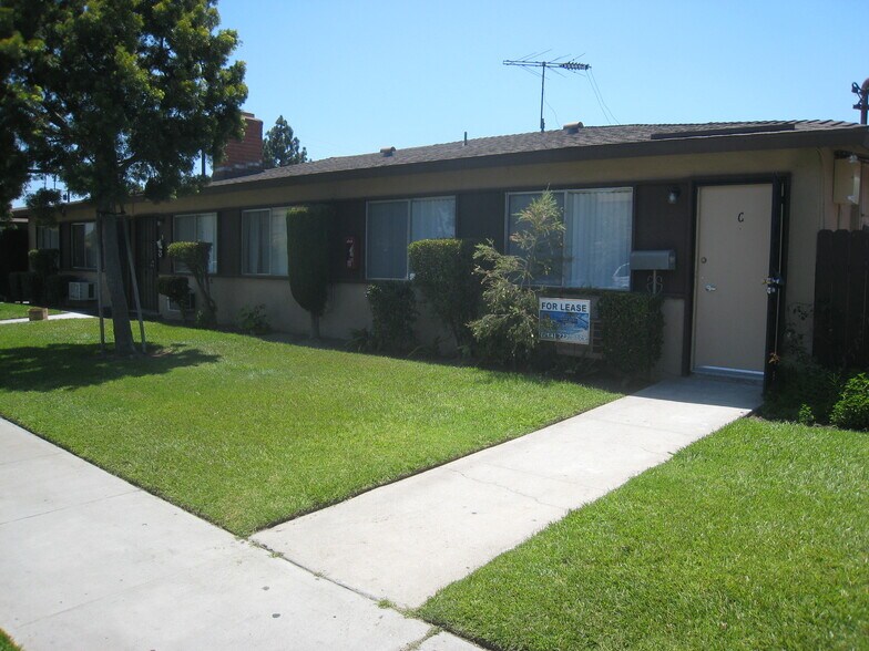 Primary Photo - 2115 S Broden St