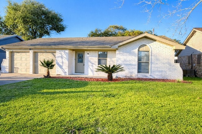 Building Photo - 2714 33rd Ave N