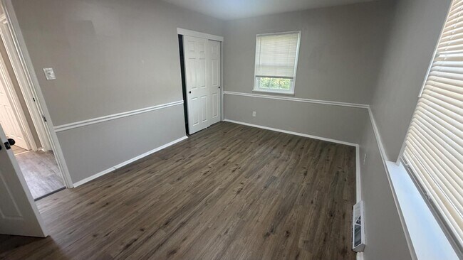 Building Photo - 10049 Lilac Ave