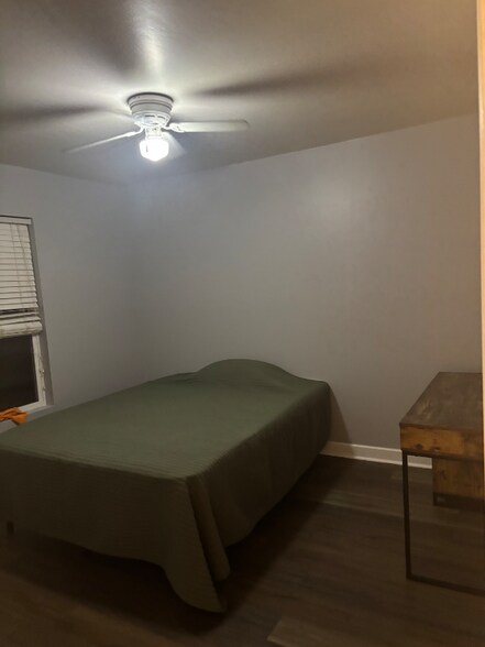 Building Photo - 1624 N Cherry St