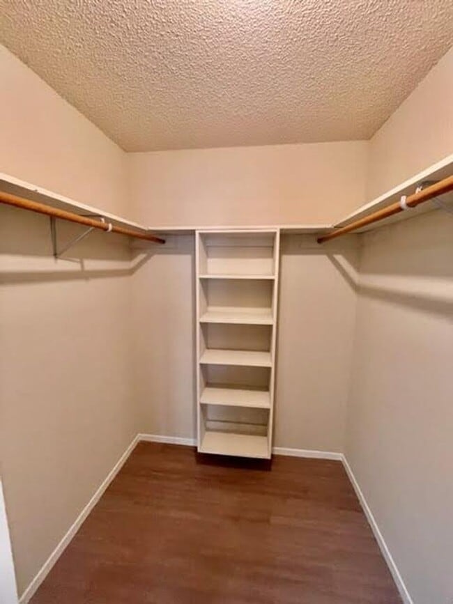 Building Photo - 2205 Kirby Lee St