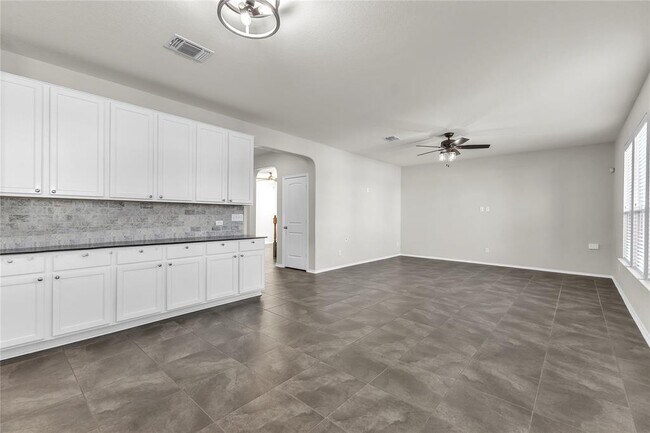 Building Photo - 709 Vaughn St