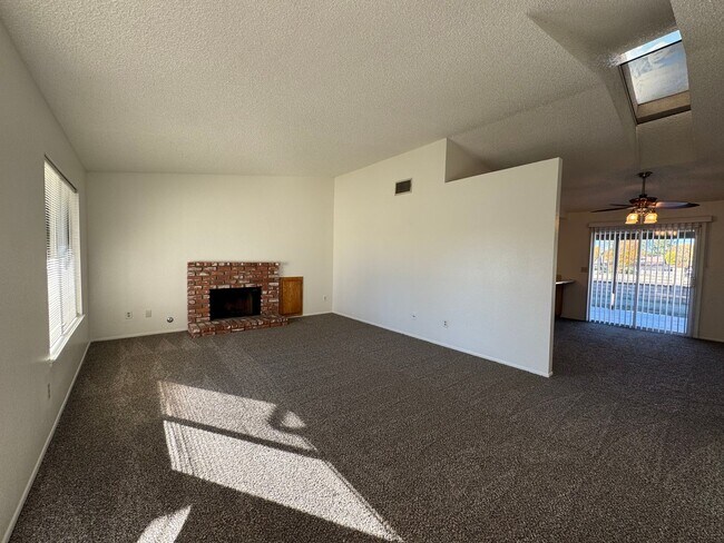 Building Photo - Home off the Green Tree Golf Course