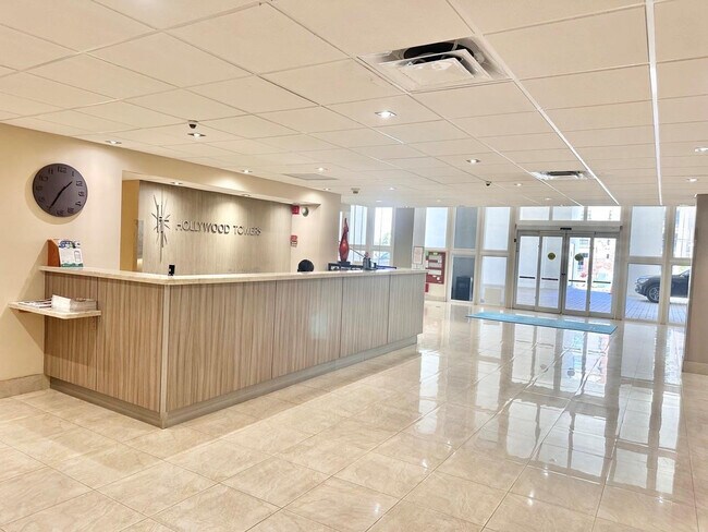 Building Photo - 3111 N Ocean Dr