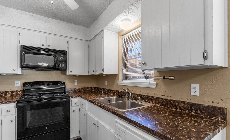 Building Photo - 216 Dirks Dr