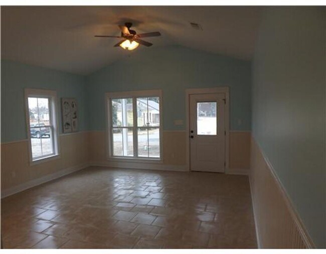 Building Photo - ADORABLE 3 BED, 2 BATH BEACH COTTAGE - GUL...