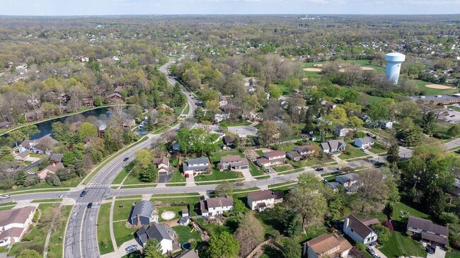 Building Photo - 554 Pointview Dr