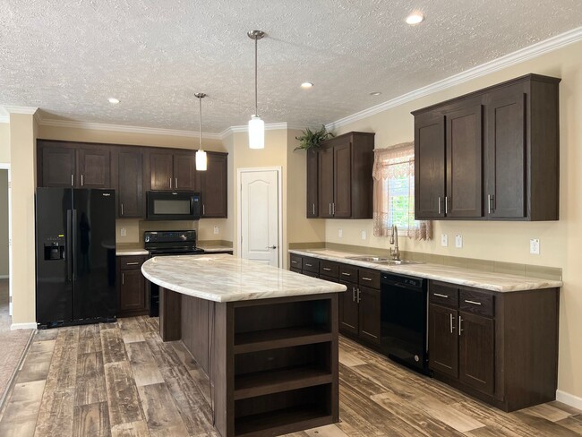 Building Photo - Charming Country Three-Bedroom Two-Bathroo...