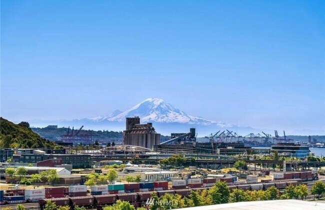 Building Photo - Magnolia Gem, Renovated for todays modern lifestyle