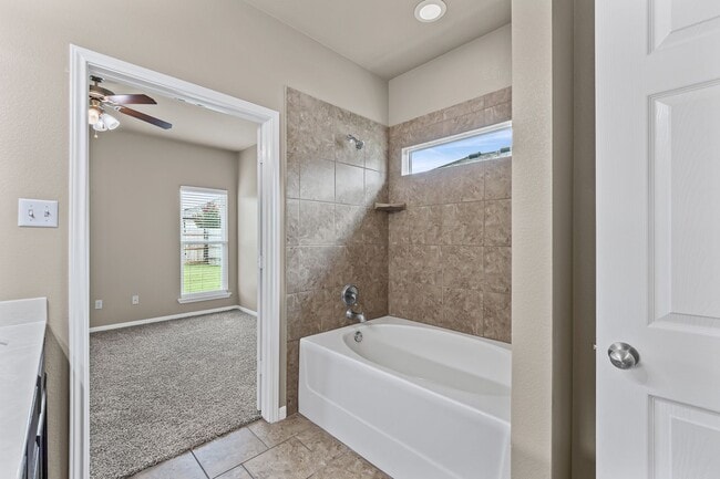 Building Photo - Move-In Ready! 3 Bed, 2Ba Home in Westfiel...