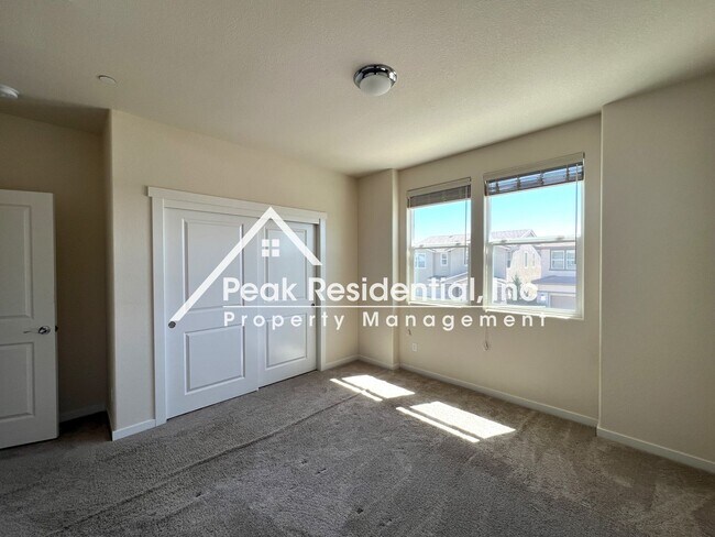 Building Photo - Beautiful Folsom 4bd/3ba Home with 2 Car G...