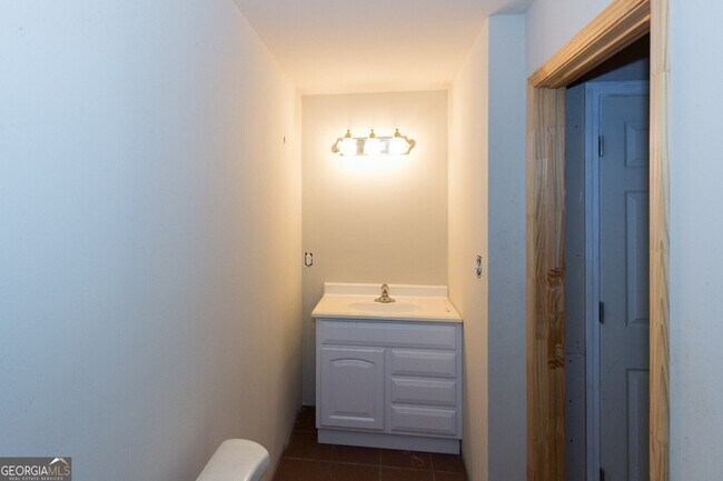 Building Photo - 5166 Wheeler Dr