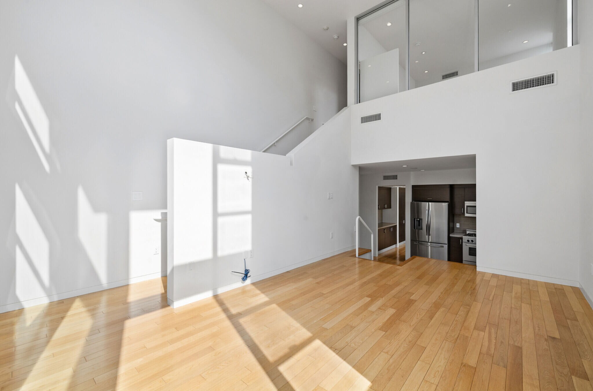 Building Photo - 742 N Hudson Ave