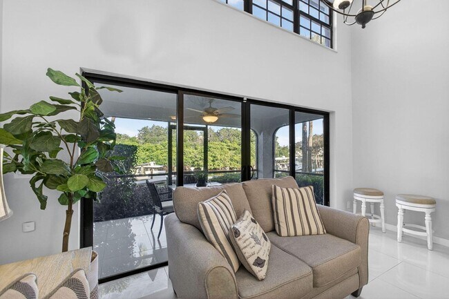 Building Photo - 2320 Treasure Isle Dr