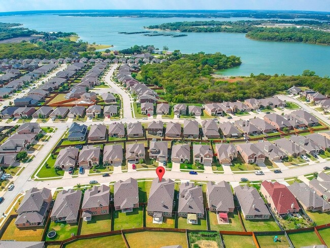 Building Photo - 4713 Lake Cove Way