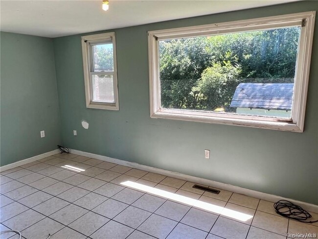 Building Photo - 22 Kelly Hill Rd