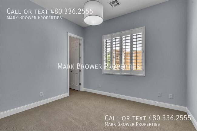 Building Photo - 3732 S Halsted Dr