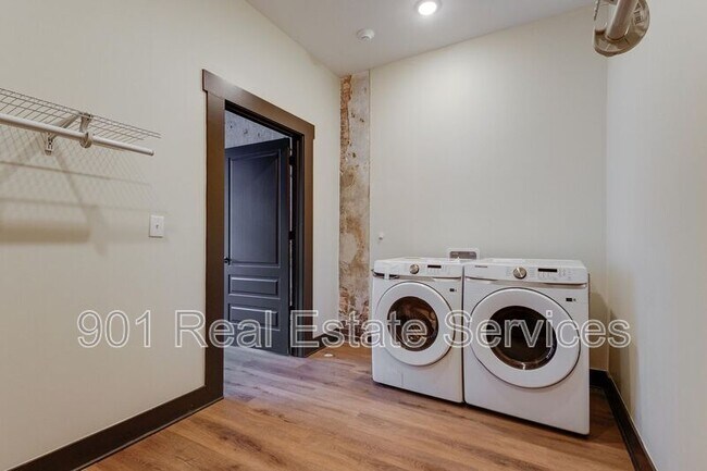 Building Photo - 124 Monroe Ave