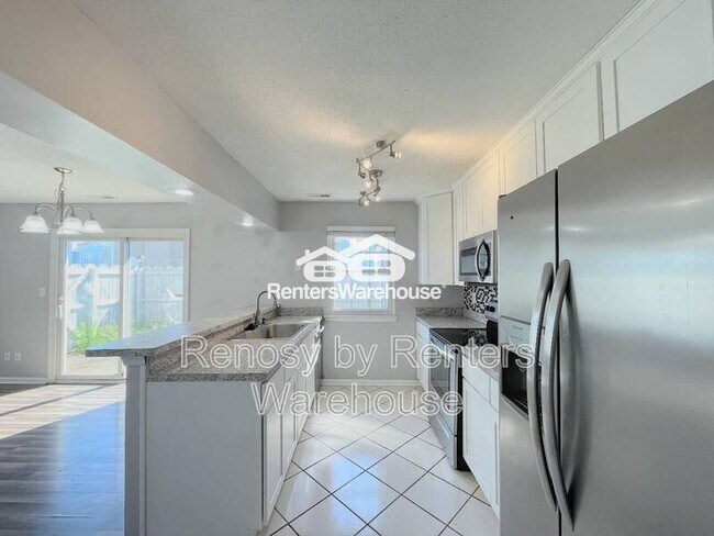 Building Photo - 651 Ridge Cir