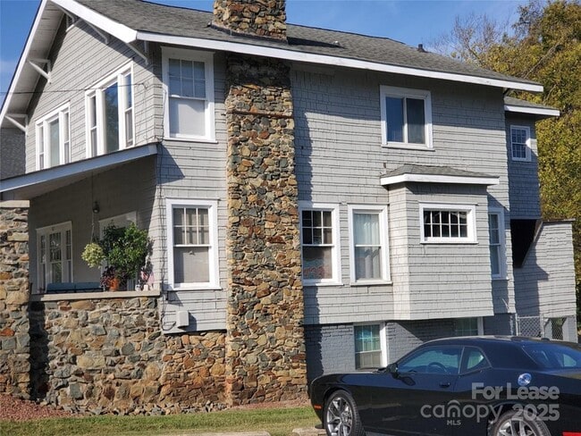 Building Photo - 823 Central Ave