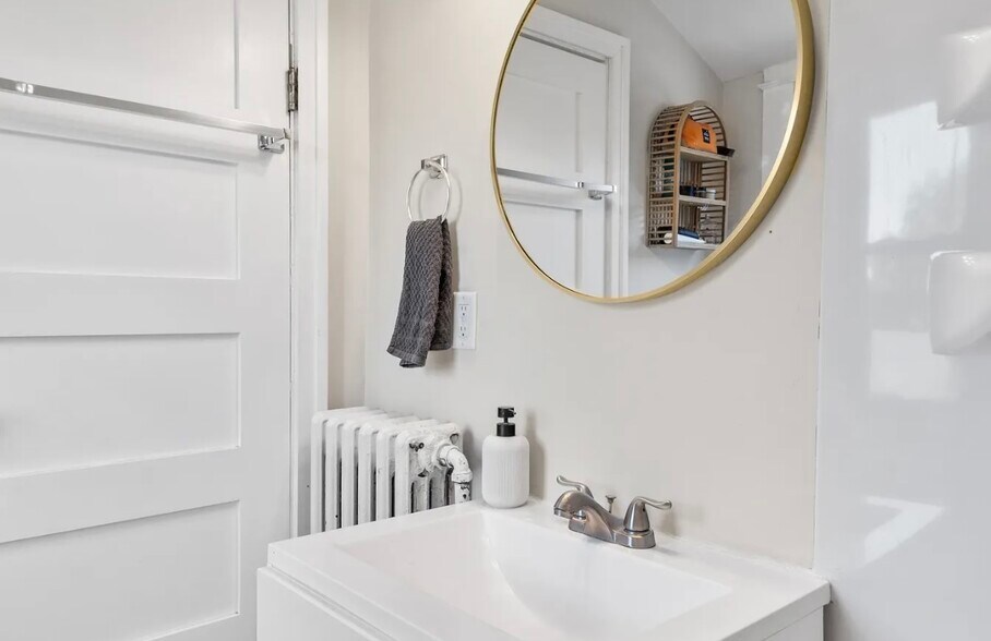Bathroom 1 - 319 Earl St