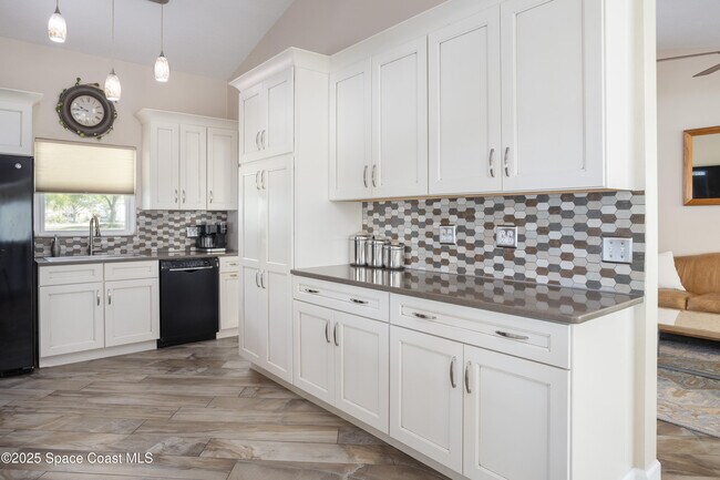 Building Photo - 33 W Melbourne Ave