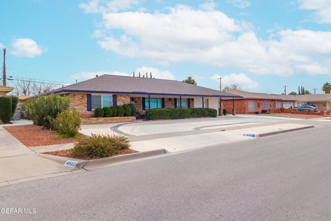 Building Photo - 8608 Catalpa Ln