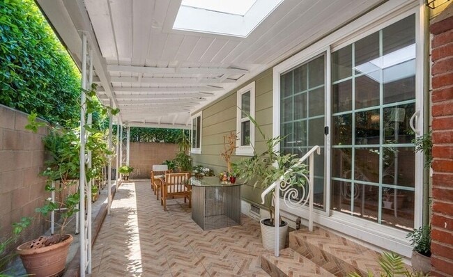 Building Photo - Single-Story 3BR Home with Permitted ADU, Private Yard & Cul-De-Sac Location – Van Nuys