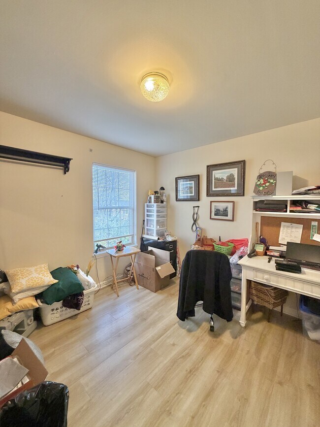 Building Photo - 305 Lake St