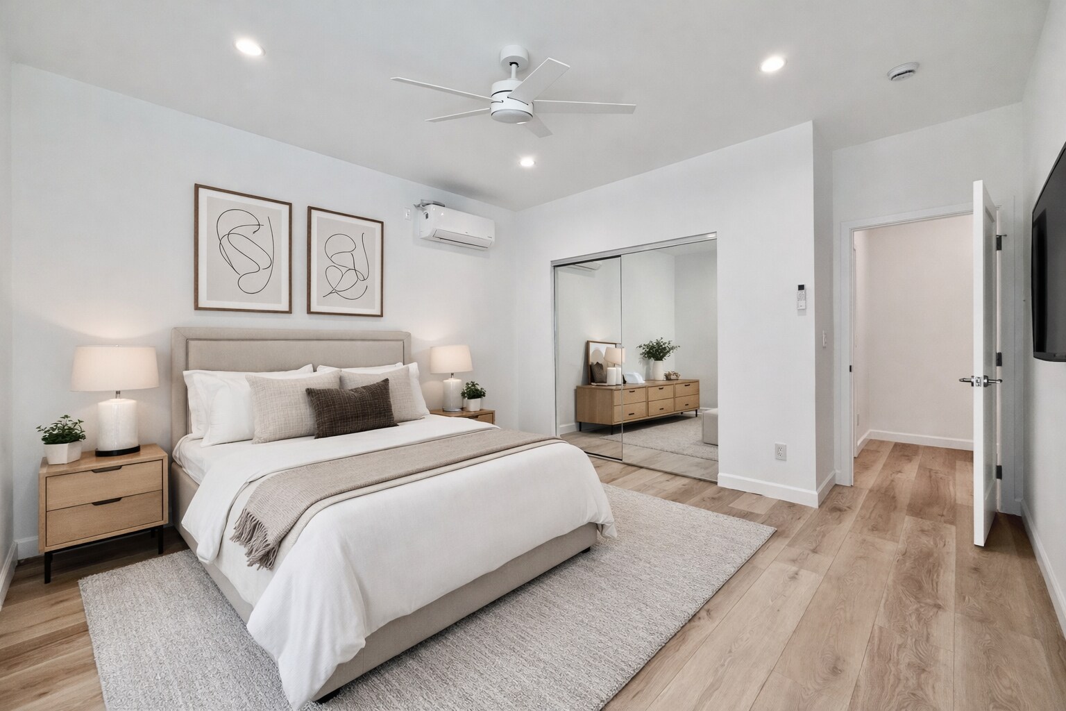 Virtually Staged - 619 N Vista St