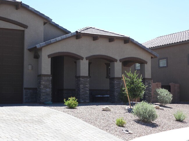 Building Photo - 3 Bedroom 2 Bathroom