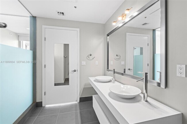 Building Photo - 92 SW 3rd St