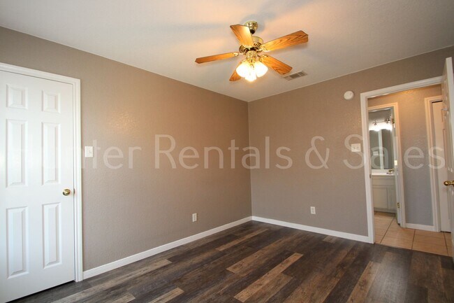Building Photo - 3007 Dannen Ct