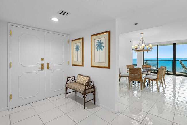 Building Photo - 250 S Ocean Blvd