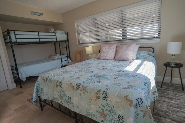 Building Photo - 929 Lantana Ave