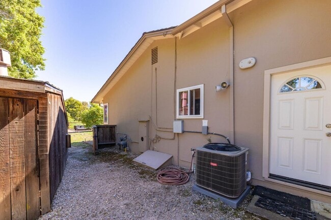 Building Photo - 25 Warmwood Way