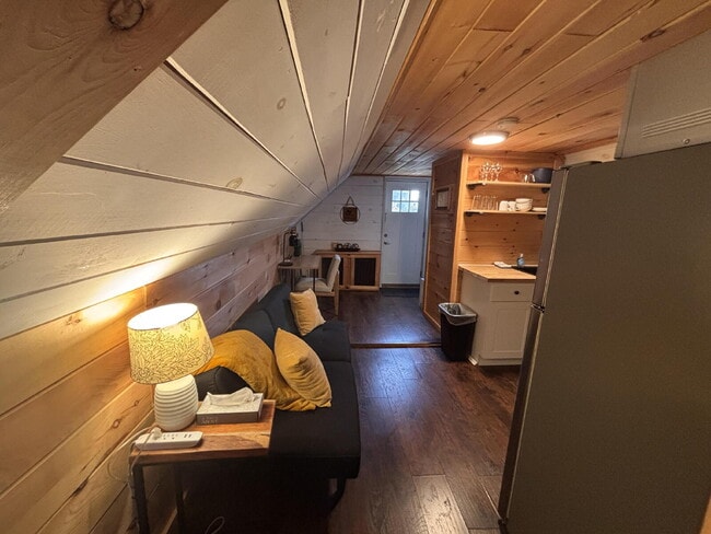 Building Photo - Fully furnished 1 bed studio in Brunswick....