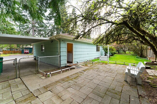 Building Photo - 804 NE 123rd St