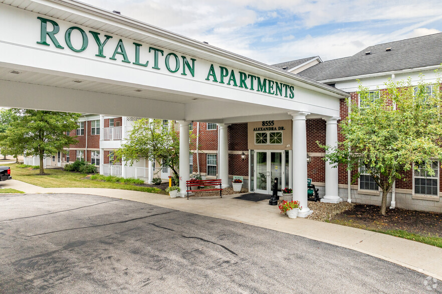 Primary Photo - Royalton Apartments - Senior Living