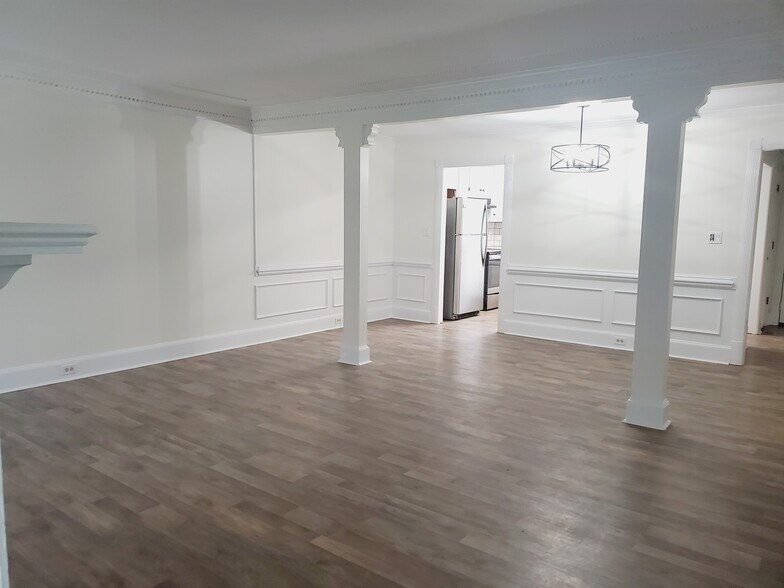 Building Photo - 520 Towergate Pl