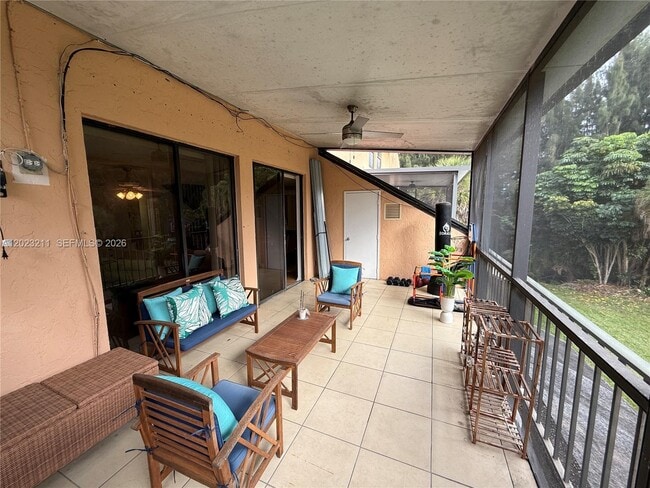 Building Photo - 450 Commodore Dr