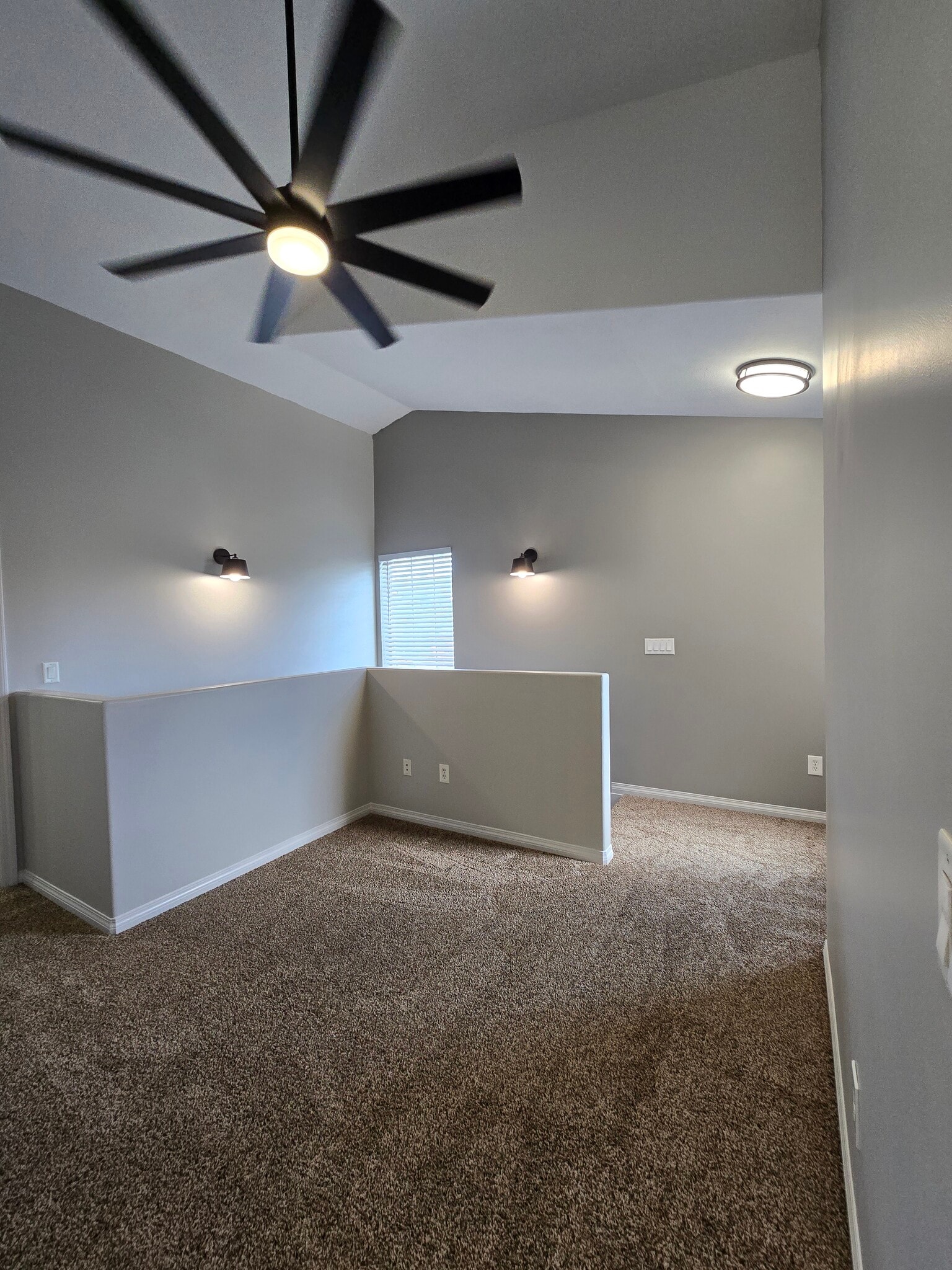 Building Photo - 287 E Rockingham Ct