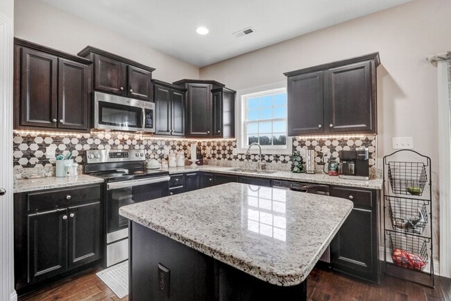 Building Photo - STUNNING & SPACIOUS 4 BR | 2.5 BA 2-Story *Pikeville School District*