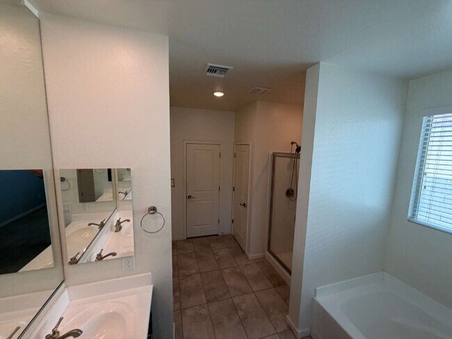 Building Photo - 7214 E Gamebird Way