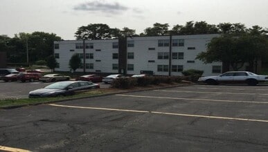 Building Photo - 2001 Washington St