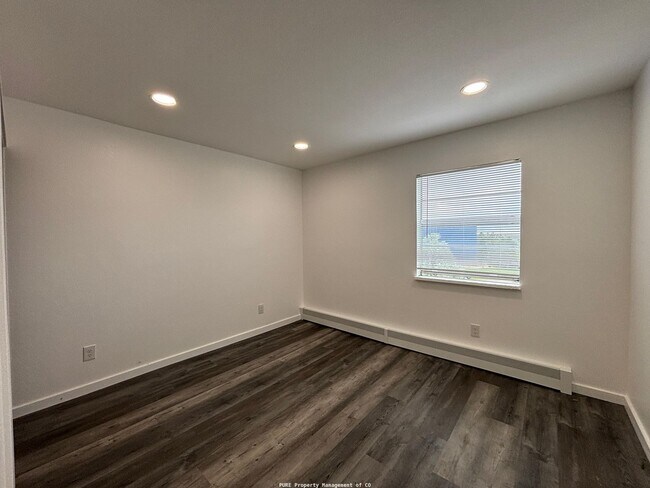 Building Photo - Updated 1 bedroom/1 bath condo!!