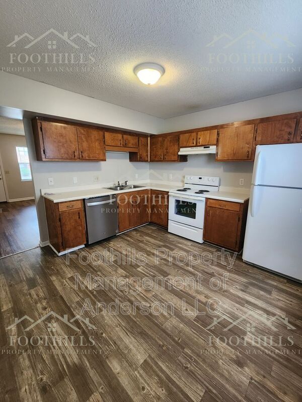 Building Photo - 108 Woodland Dr