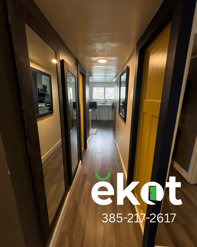 Building Photo - Birtok-500 South-1267